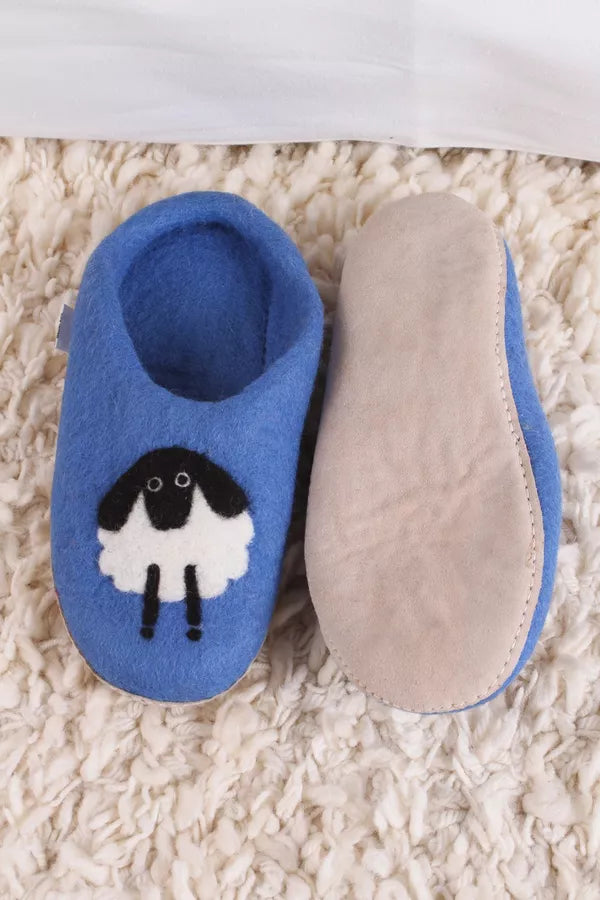 Baby shop sheep slippers