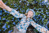 KAVU Cavanaugh Fleece in the colour spinbloom laying in the flowers