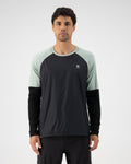 Mons Royale Mens Tarn Merino Shift Wind Jersey in the colour glacier black