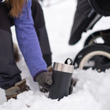 Primus Slurken Vacuum Mug 0.4L shown in the colour black outside in snow